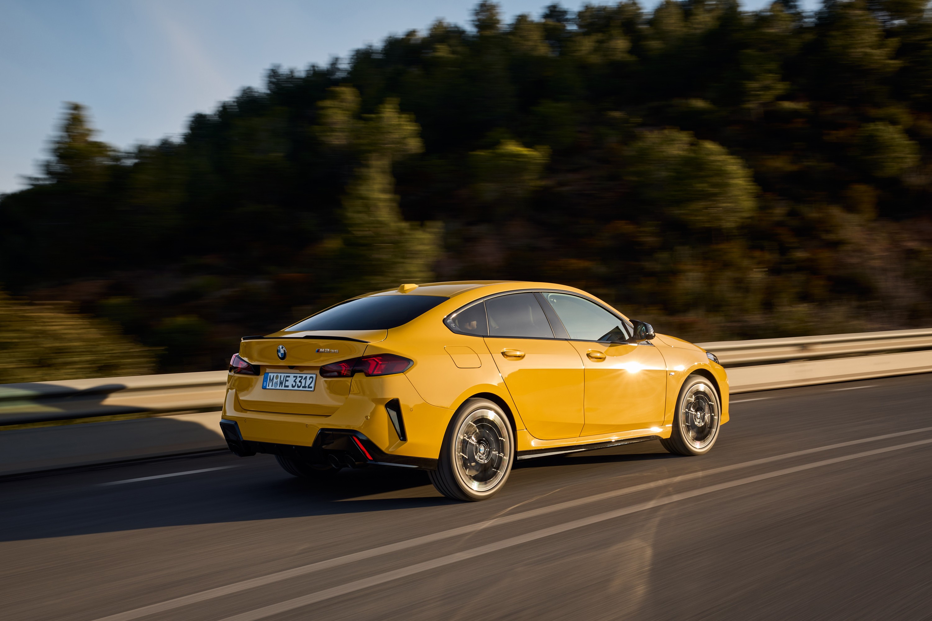BMW M235 exterior P90588962