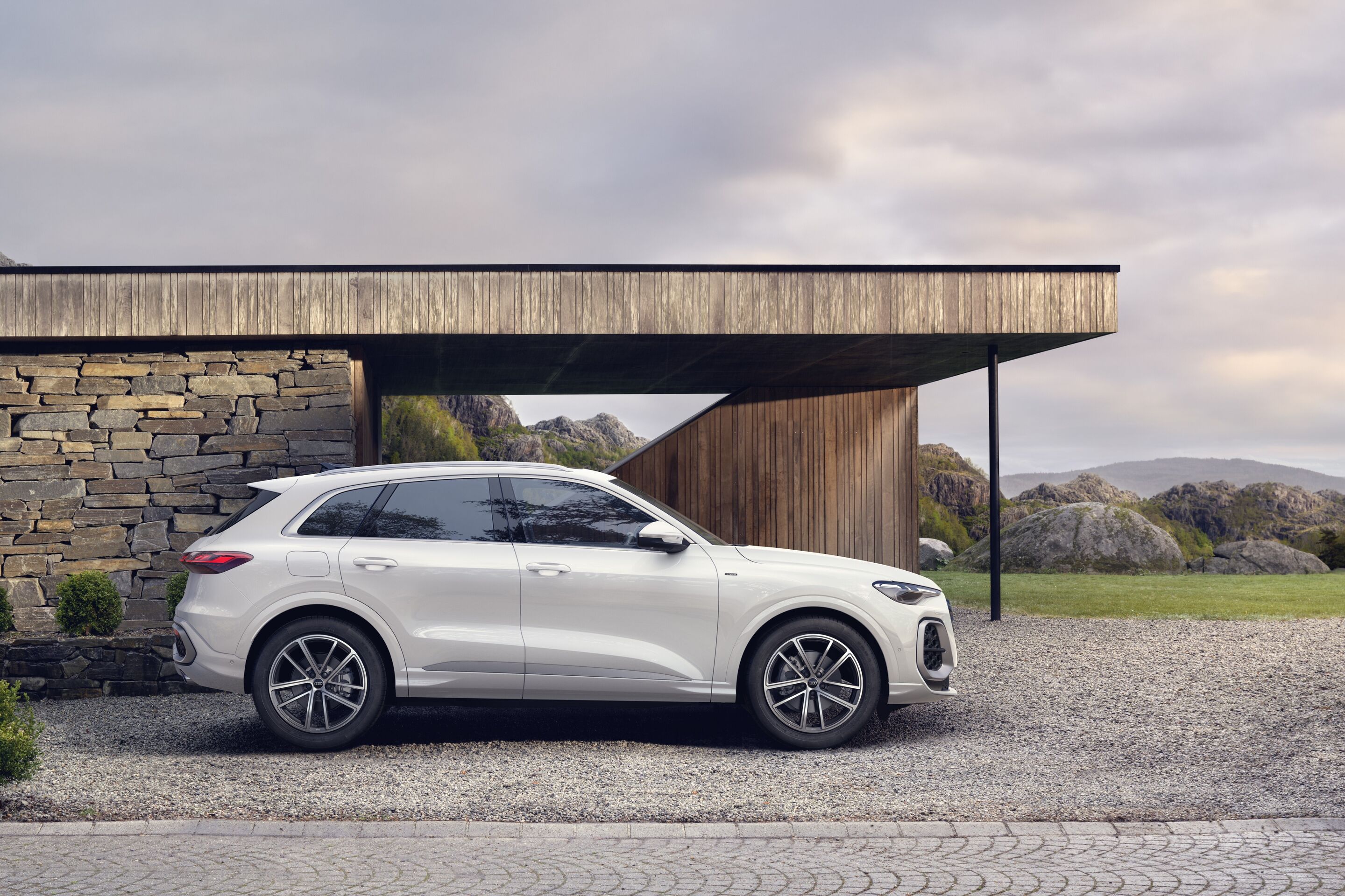 Audi Q5 SUV e-hybrid additional exterior official photo