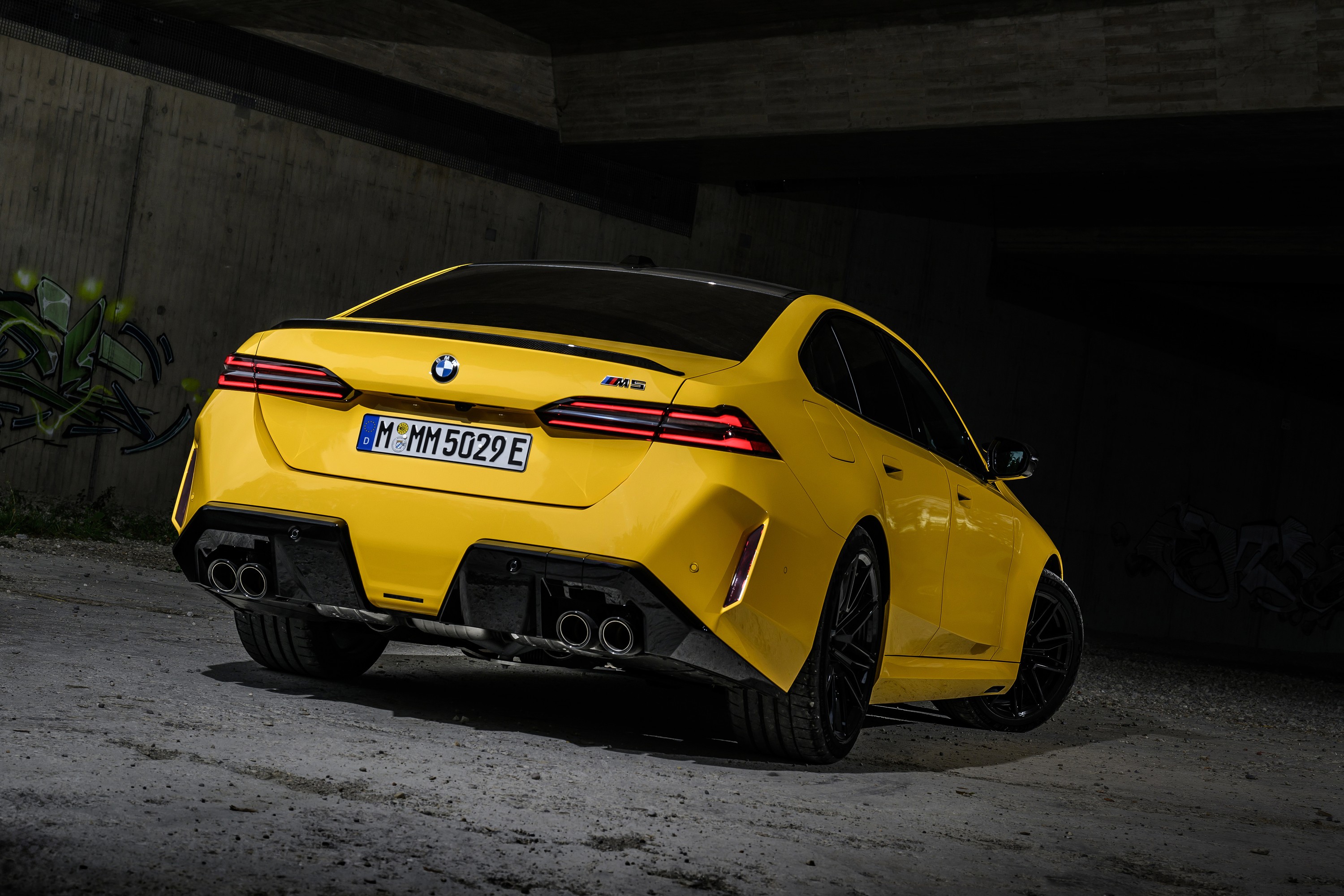 BMW M5 technology P90575457