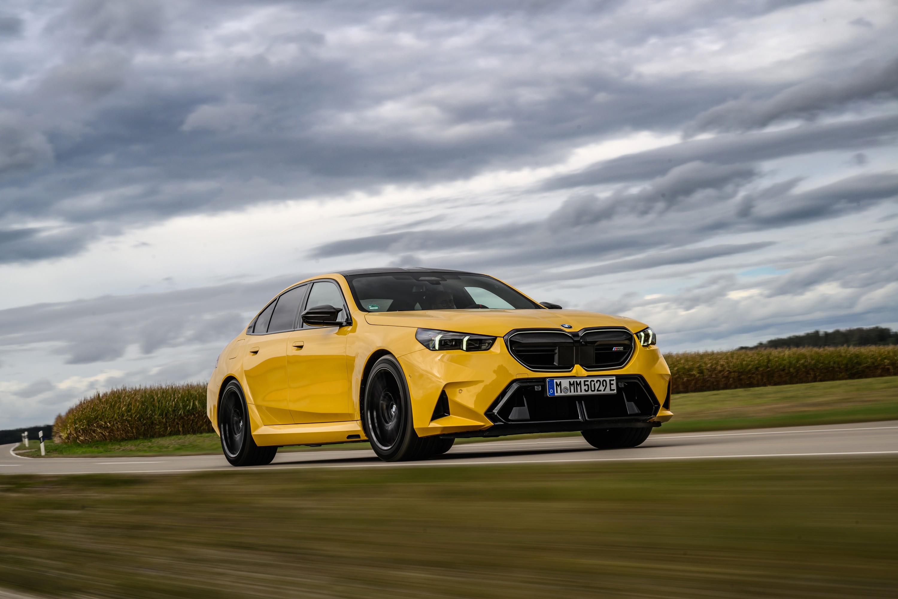 BMW M5 technology P90575419