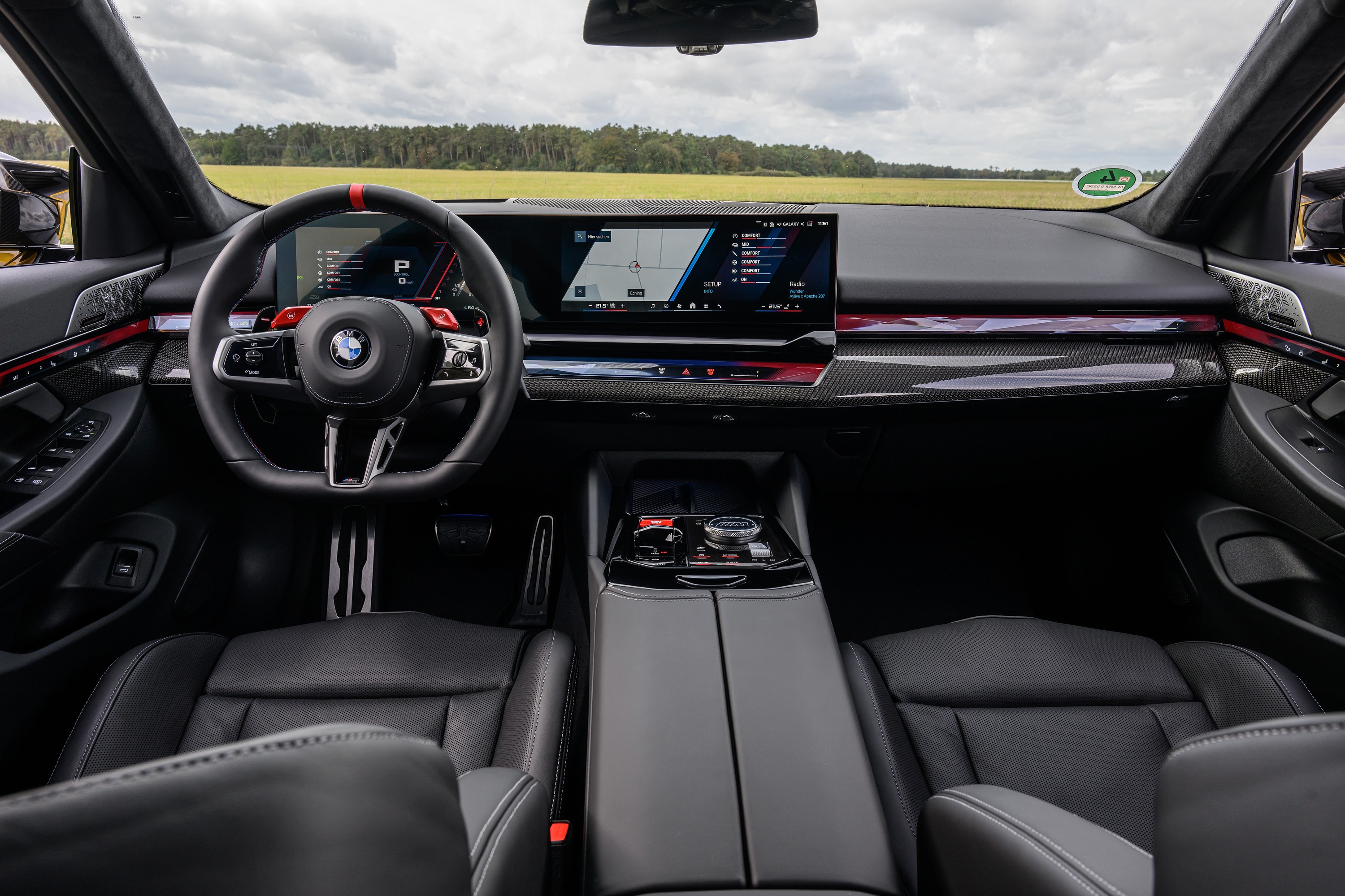 BMW M5 technology P90575493