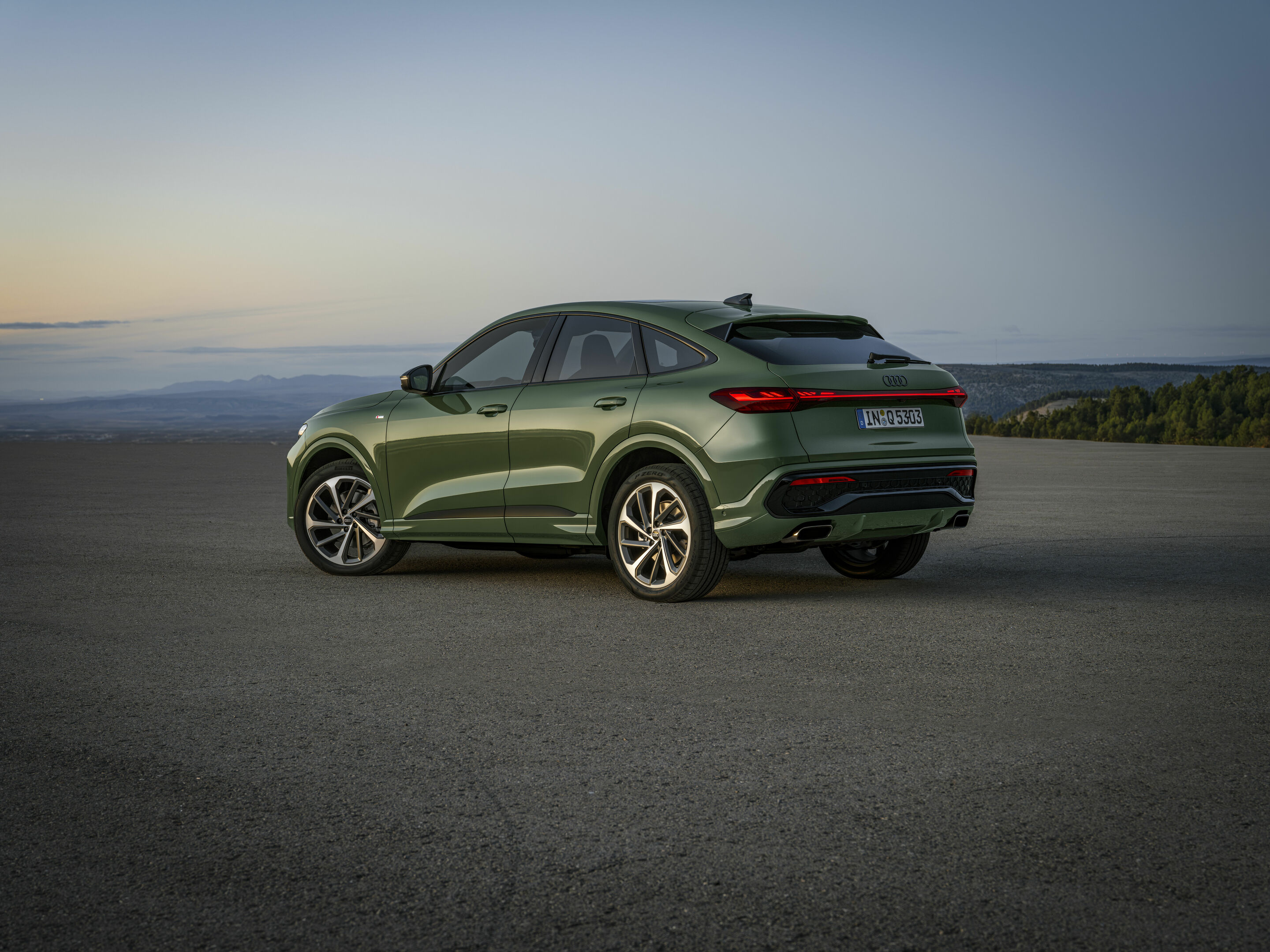 Audi Q5 Sportback additional exterior official photo