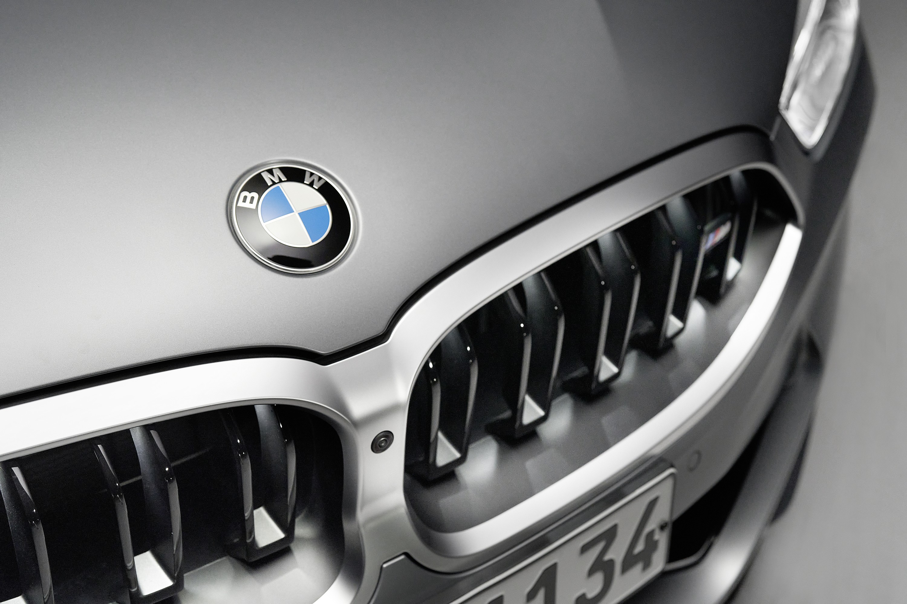 BMW M850i exterior P90449087