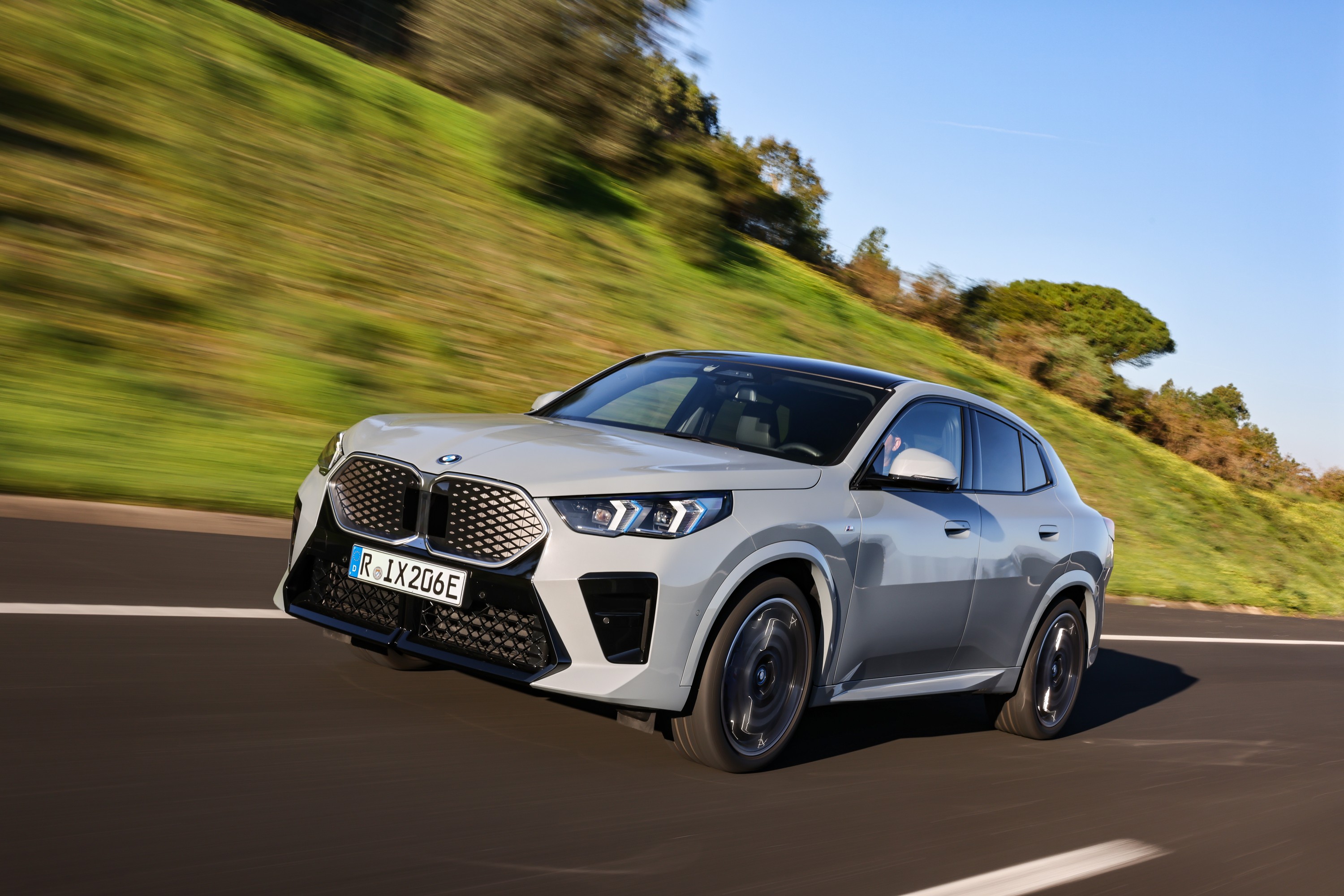 BMW iX2 driving P90540036